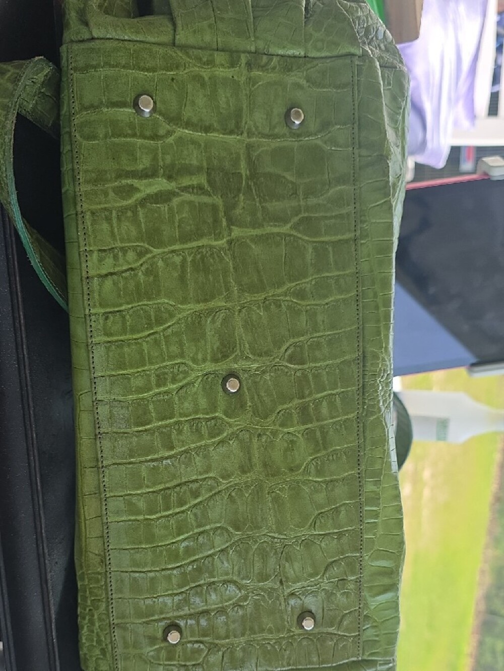 Veari Green Croc-Embossed Shoulder Bag - Picture 7 of 7